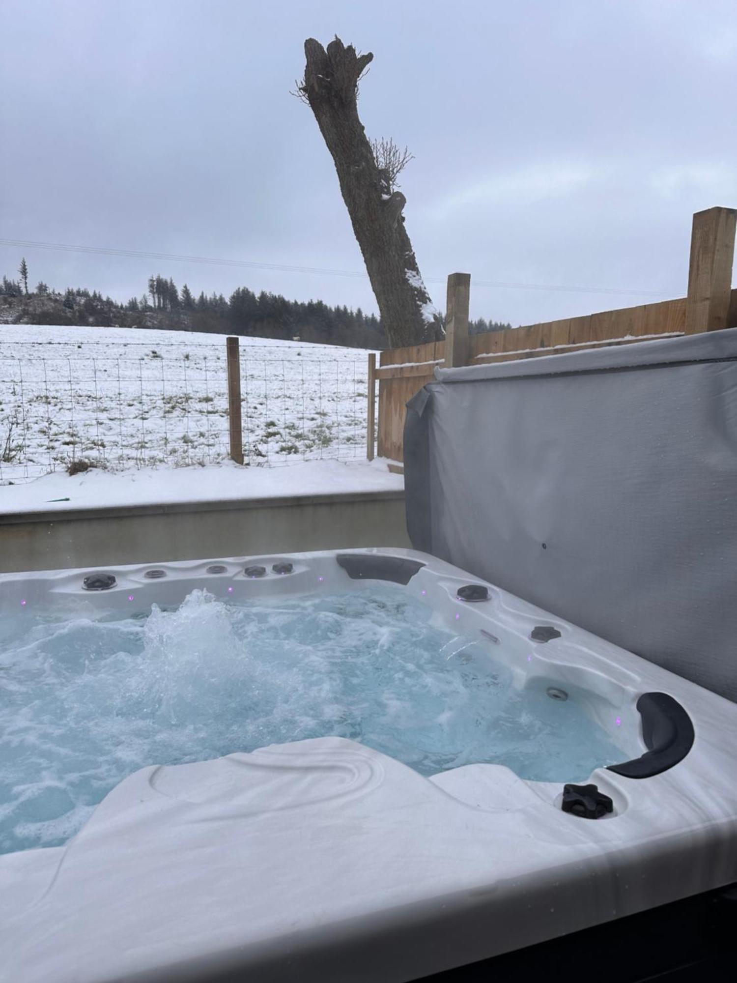 Woodlane Lodge With Private Hottub & Pool Table 邓弗里斯 外观 照片